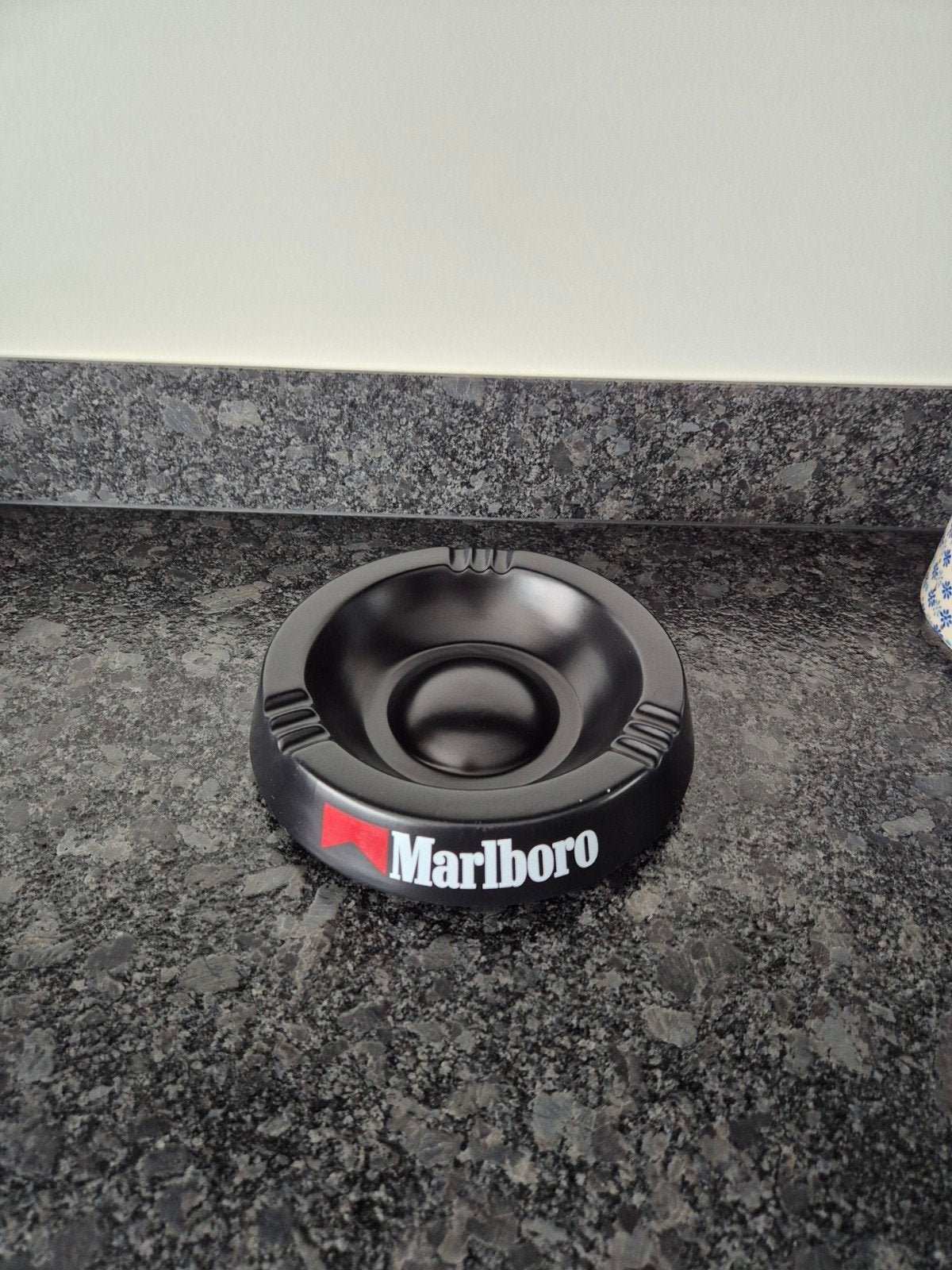 Marlboro asbak zwart zwaar, Ophalen of Verzenden, Zo goed als nieuw, Asbak