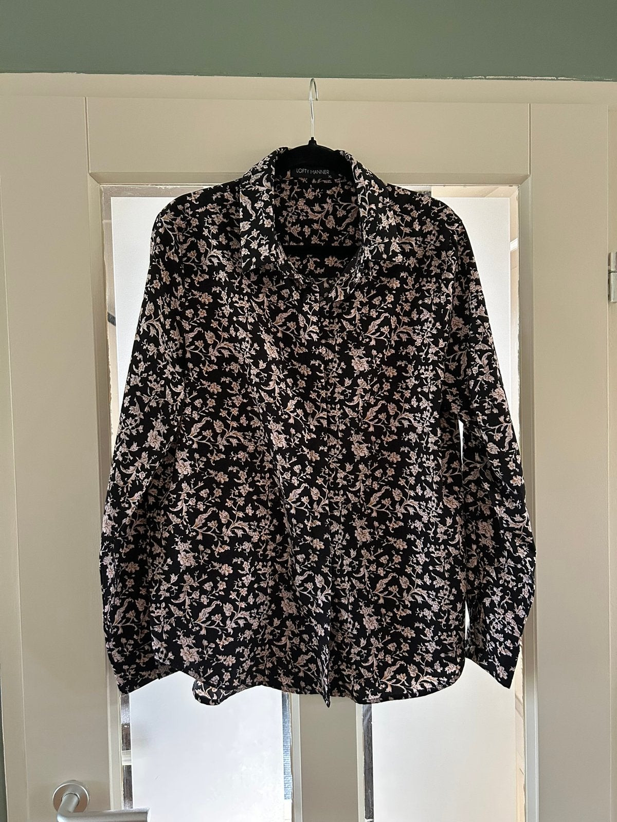 Zwart/lila gebloemde blouse van Lofty manner, maat XL, Ophalen of Verzenden, Zo goed als nieuw, Maat 46/48 (XL) of groter, Zwart