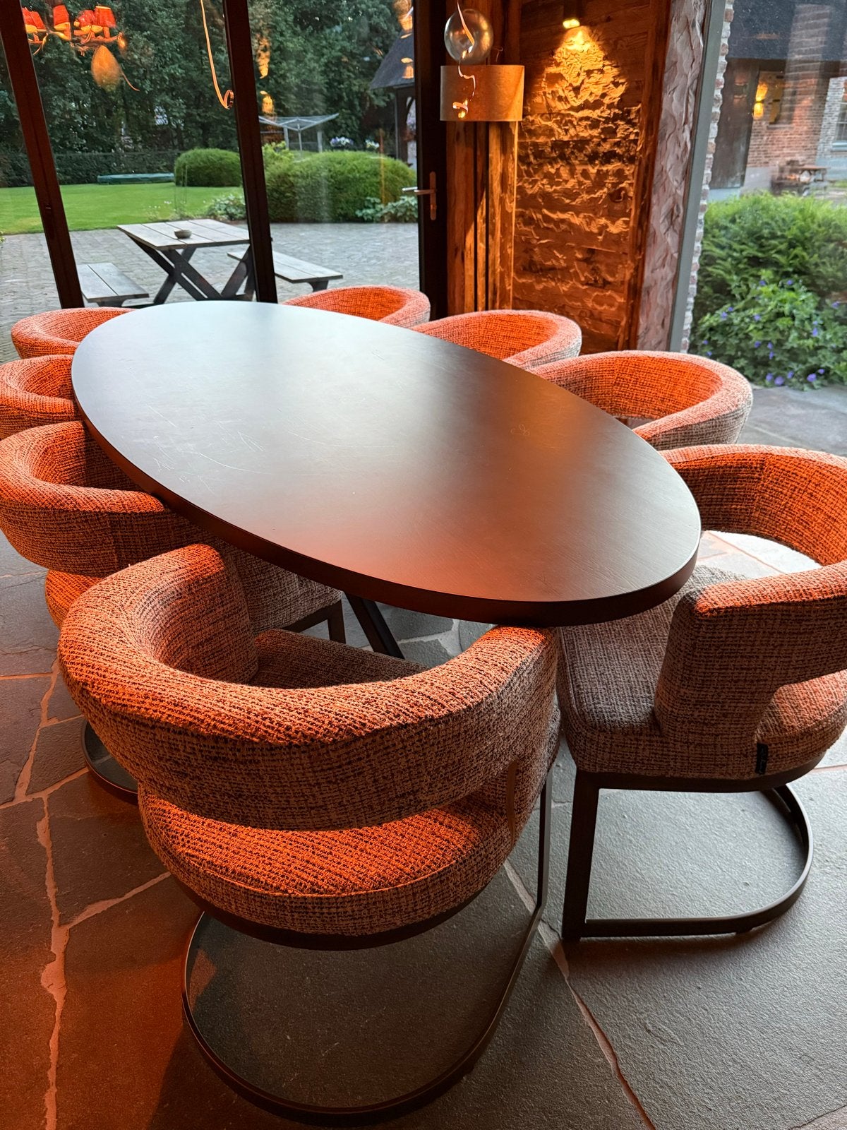Ovale eettafel met metalen onderstel en eiken blad  260x110, Ophalen, 100 tot 150 cm, Zo goed als nieuw, Vijf personen of meer