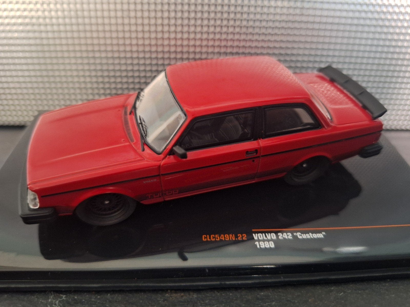 Volvo 240 Turbo Custom 1980 Schaal 1:43, Hobby en Vrije tijd, Overige merken, IXO, IXO, Nieuw