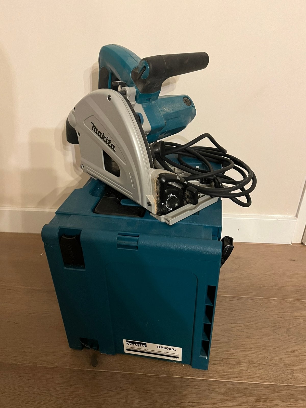 Makita invalzaag SP6000J