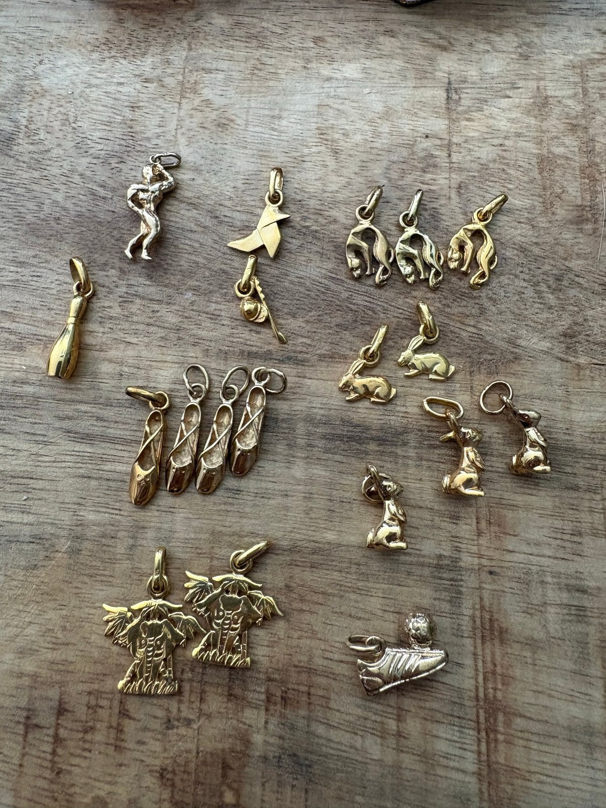 Diverse bedeltjes, materiaal onbekend, Sieraden, Tassen en Uiterlijk, Bedels, Overige merken, Overige materialen, Gebruikt, Verzenden