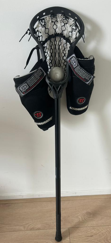 Lacrosse Set — Stick, Elleboogbeschermers (Warrior) & Bal, Ophalen, Zo goed als nieuw, Stick