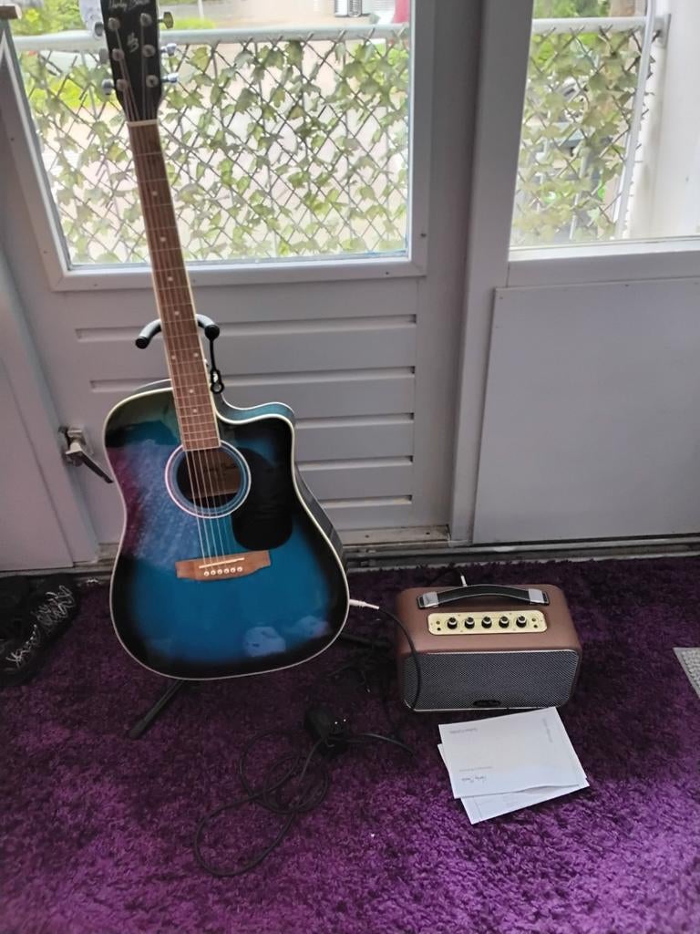 Harley Benton semi-akoestische gitaar met versterker, Ophalen, Zo goed als nieuw, Western- of Steelstringgitaar, Met (piezo-)element