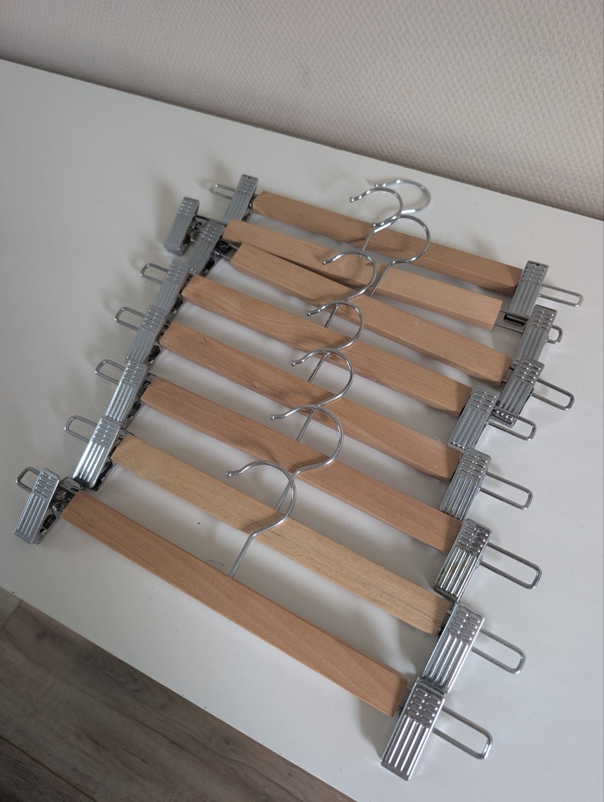 IKEA Bumerang kledinghangers met klem - 8 stuks, Kleding | Dames, Ophalen of Verzenden, Gebruikt, Hout, Volwassenen