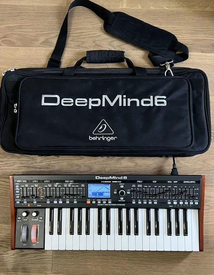 Behringer DeepMind 6 met hoes, Muziek en Instrumenten, Overige merken, Zo goed als nieuw, Met midi-aansluiting, Overige aantallen