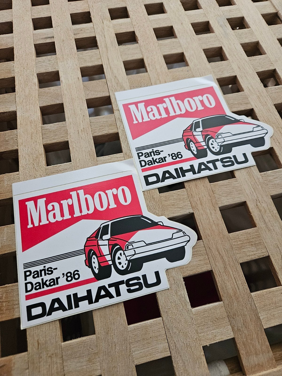 Daihatsu Paris Dakar 1986 Marlboro stickers, Verzamelen, Stickers, Ophalen of Verzenden, Zo goed als nieuw