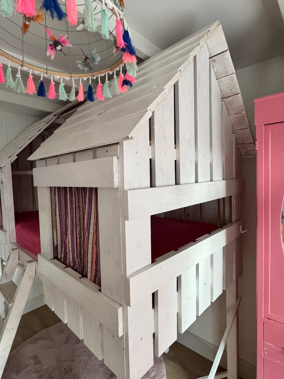 Foto 2 van Uniek Huisjesbed / Hoogslaper voor Kinderkamer