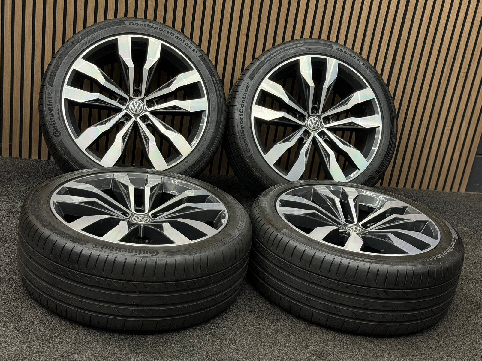 Originele 20 inch VW Tiguan 5N Suzuka 5x112 ET38 Continental, Ophalen, 255 mm, ., Banden en Velgen