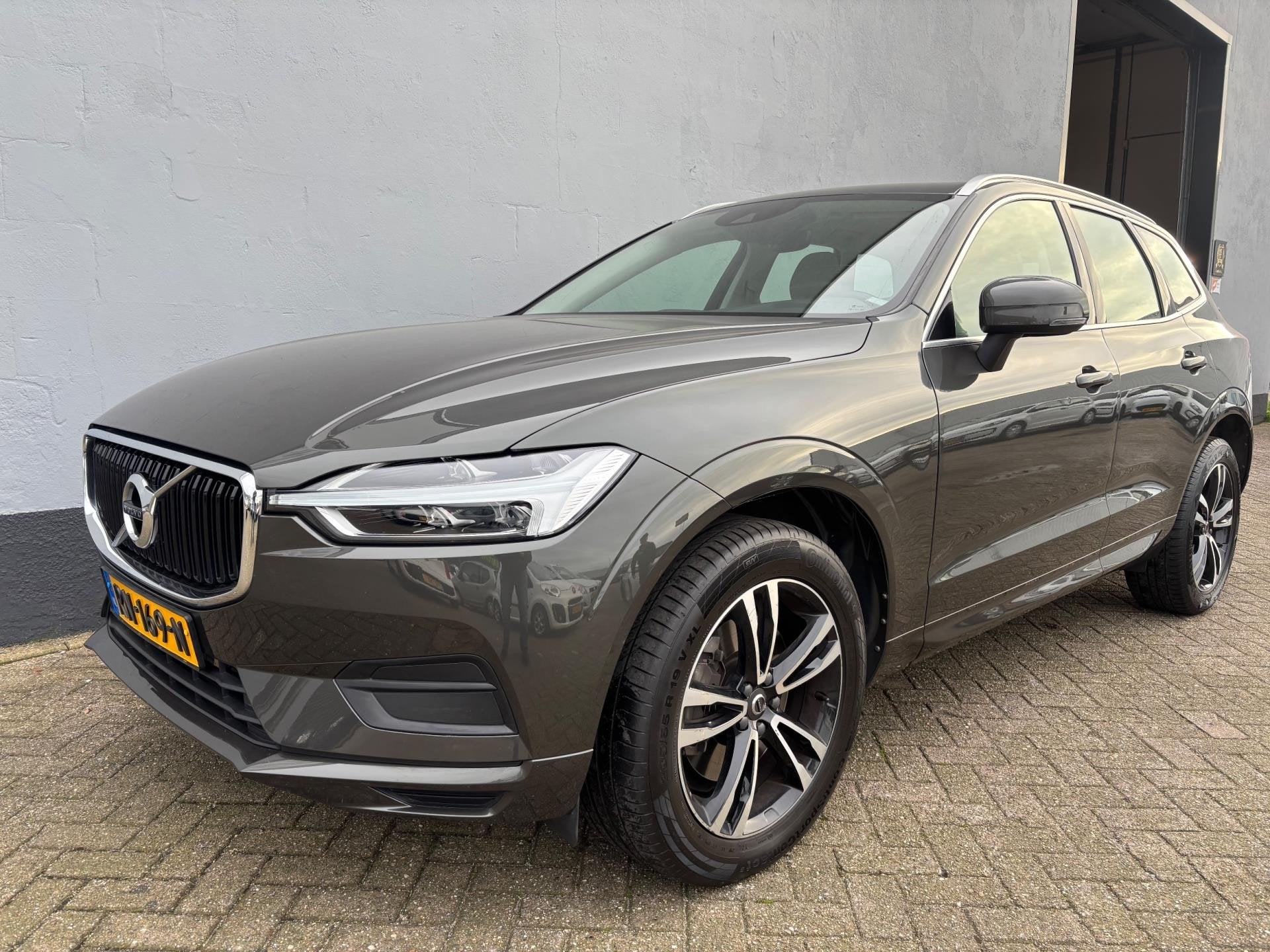 Volvo XC60 2.0 T5 Momentum - Leder, Auto's, Automatische klimaatregeling, Gebruikt, Euro 6, 4 cilinders