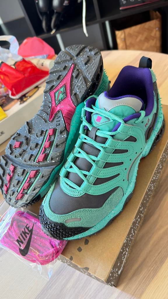 Nike Air Humara x Undefeated sneakers - 1x binnen gedragen, Ophalen of Verzenden, Nieuw, Overige kleuren, Sneakers of Gympen
