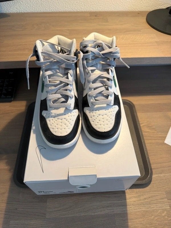 Nike Dunk by you sneakers maat 36,5, Jongen of Meisje, Schoenen, Nieuw, Ophalen of Verzenden