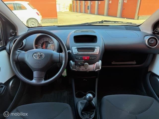 Foto 13 van Toyota Aygo 1.0 VVT-i Now 5 DRS APK 03-2027 KM NAP