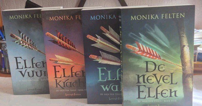 Monika Felten De Nevel Elfen 4x compl. zgan, Ophalen of Verzenden, Zo goed als nieuw
