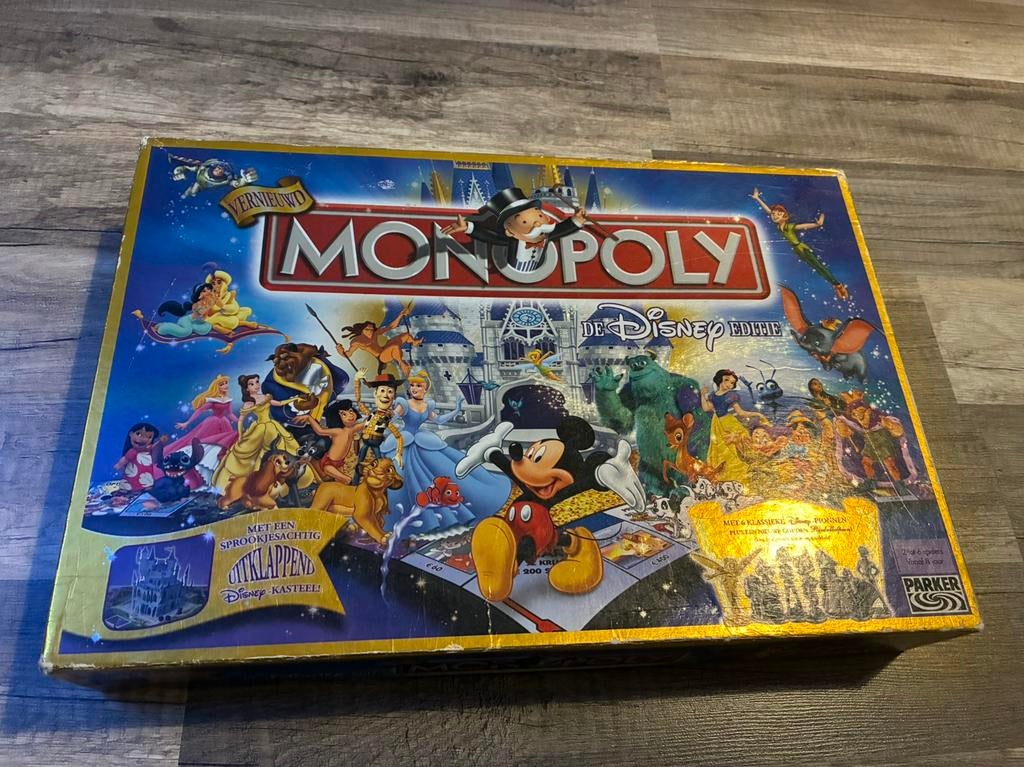 Disney Monopoly met 3D kasteel, Hobby en Vrije tijd, Gezelschapsspellen | Bordspellen, Ophalen of Verzenden, Zo goed als nieuw