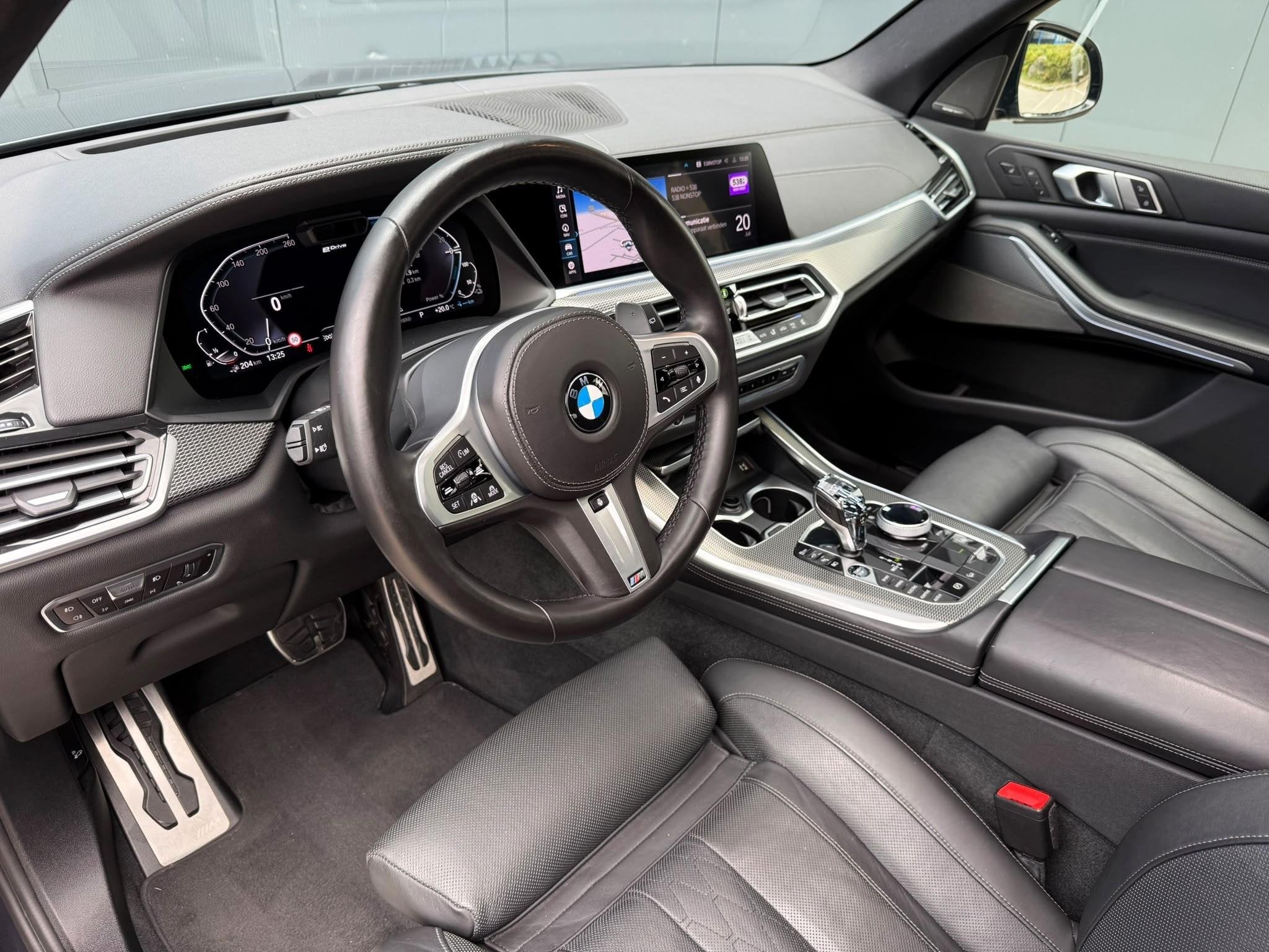 BMW X5 xDrive45e M-sport / pano / tr.hk / massage / H&K, Auto's, Lichtsensor, Gebruikt, 394 pk, Vierwielaandrijving