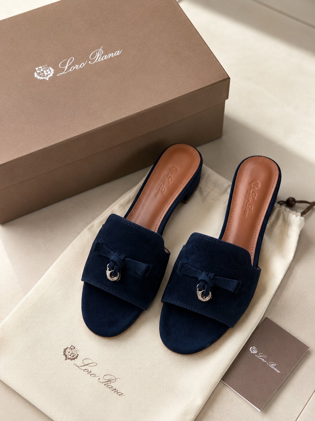 SUMMER SUEDE LORO PIANA LOAFERS ELKE MAAT BESCHIKBAAR, Ophalen of Verzenden, Zo goed als nieuw, Loafers