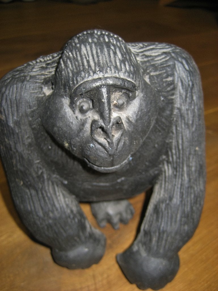 GORILLA beeld hardhout heel karakteristiek 16x15 cm € 40, Houtsnijwerk, Minder dan 20 cm, Ophalen of Verzenden, Hout