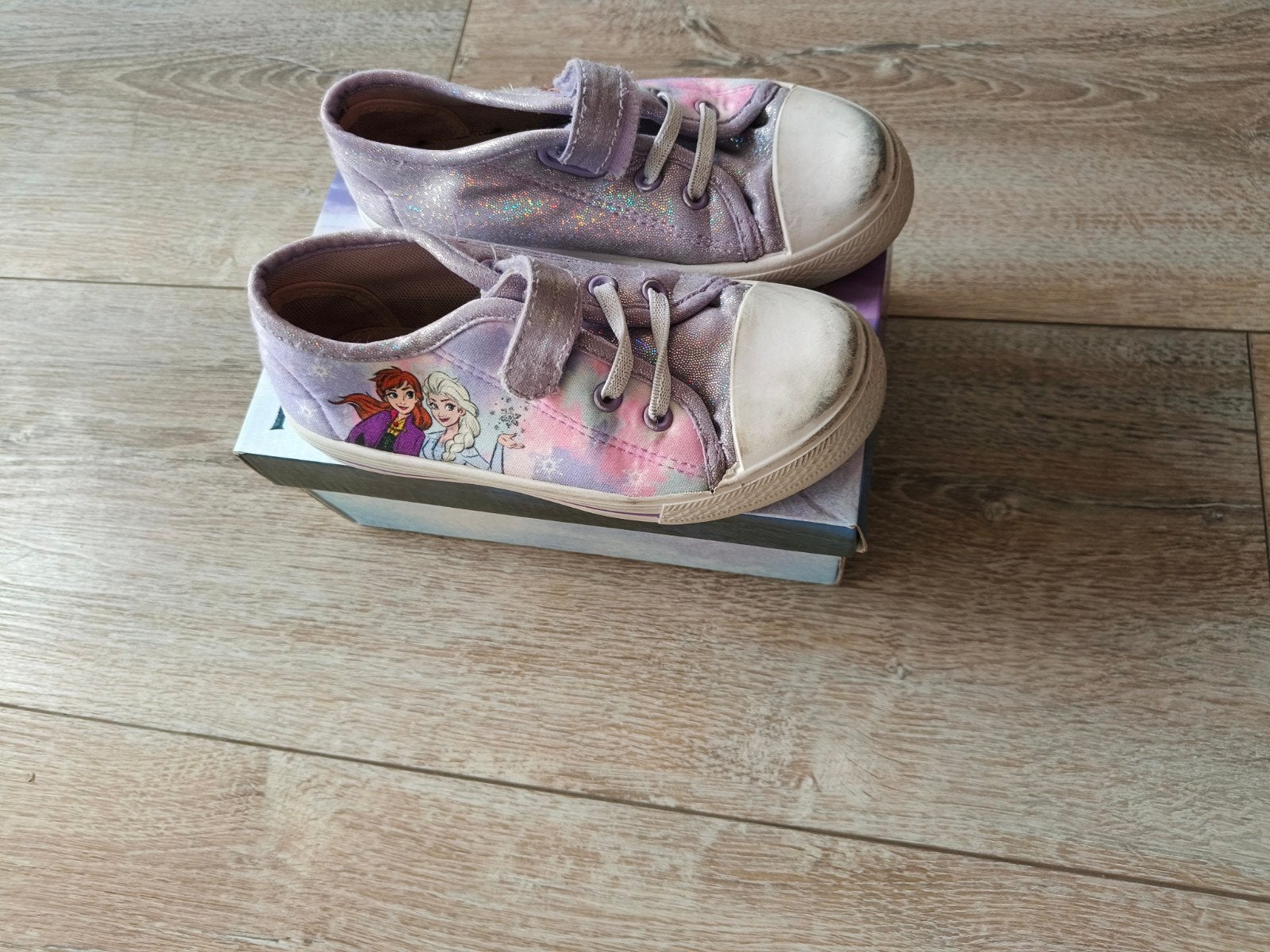 Frozen Elsa & Anna sneakers maat 30 gymschoenen zgan, Gebruikt, Meisje, Schoenen, Ophalen of Verzenden