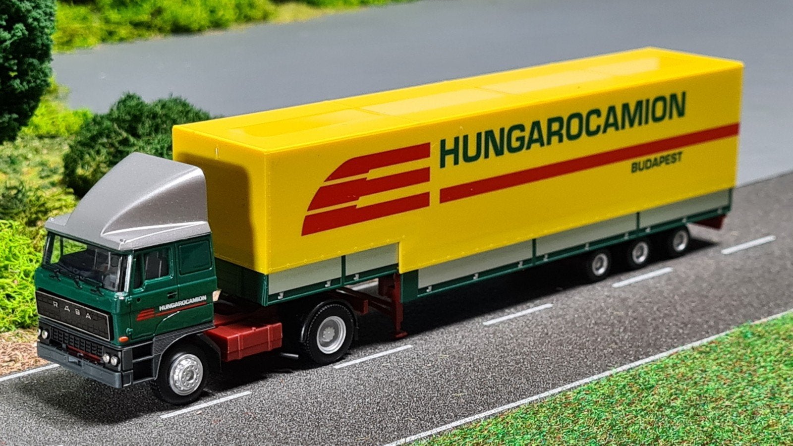 168 Herpa 1:87 Hungarocamion Raba volume huifoplegger, Ophalen of Verzenden, Nieuw, Bus of Vrachtwagen, Herpa