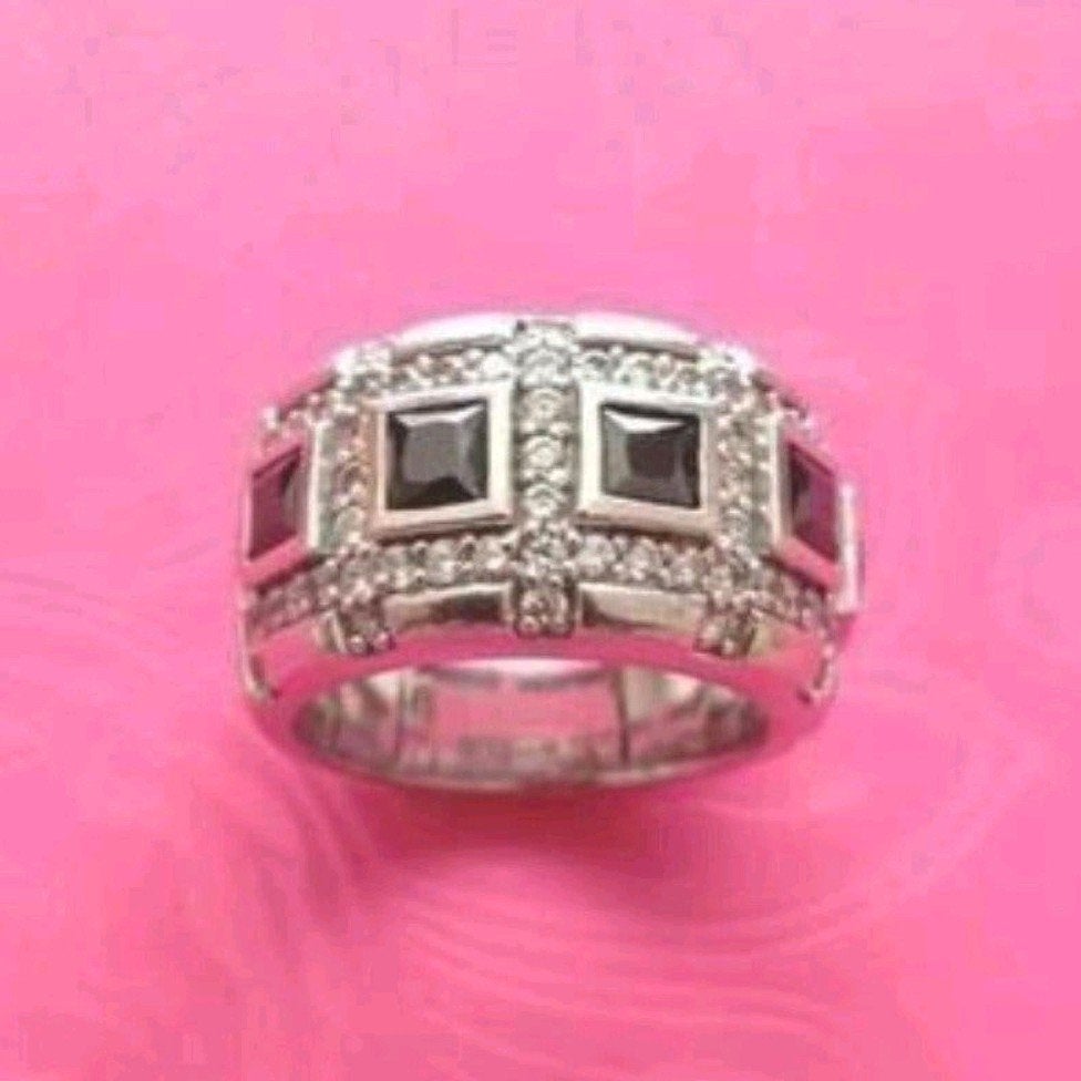 Prachtige TiSento ring met twee kleuren steentjes
Weinig ged, Ophalen of Verzenden, Zo goed als nieuw, 17 tot 18, Dame
