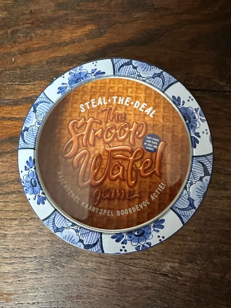 Nieuw: The Stroop Wafel Game - Razendsnel Kaartspel, Hobby en Vrije tijd, Gezelschapsspellen | Kaartspellen, Nieuw, Drie of vier spelers