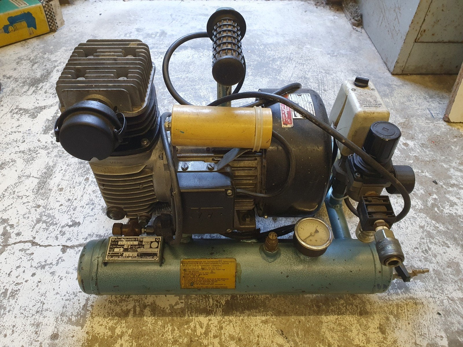 compressor, Doe-het-zelf en Verbouw, 25 tot 100 liter, Ophalen, Gebruikt, 200 tot 400 liter/min