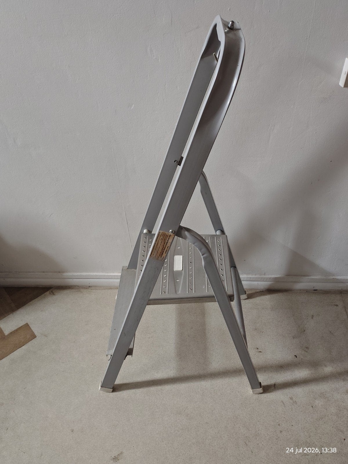 Keukentrap, hoogste trede 44 cm, veilig voor  senioren, Ophalen, Trap, Zo goed als nieuw, Opvouwbaar of Inschuifbaar