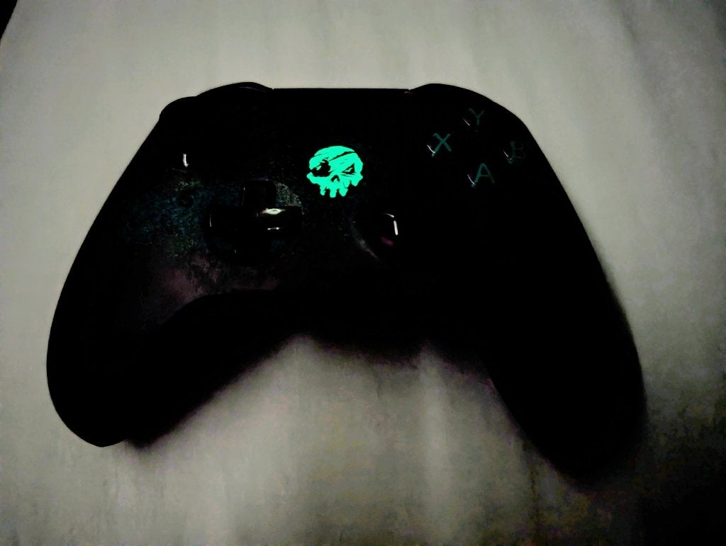 Xbox Sea of Thieves Contr. LE+ ONGEBRUIKTE Ferryman DLC Code, Ophalen of Verzenden, Zo goed als nieuw, Controller, Draadloos