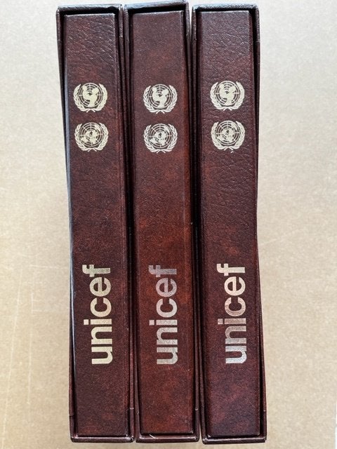 3 SPECIALE ALBUMS VERENIGDE NATIES UNICEF, Postzegels en Munten, Postzegels | Eerstedagenveloppen, Verzenden, Onbeschreven, Rest van de wereld