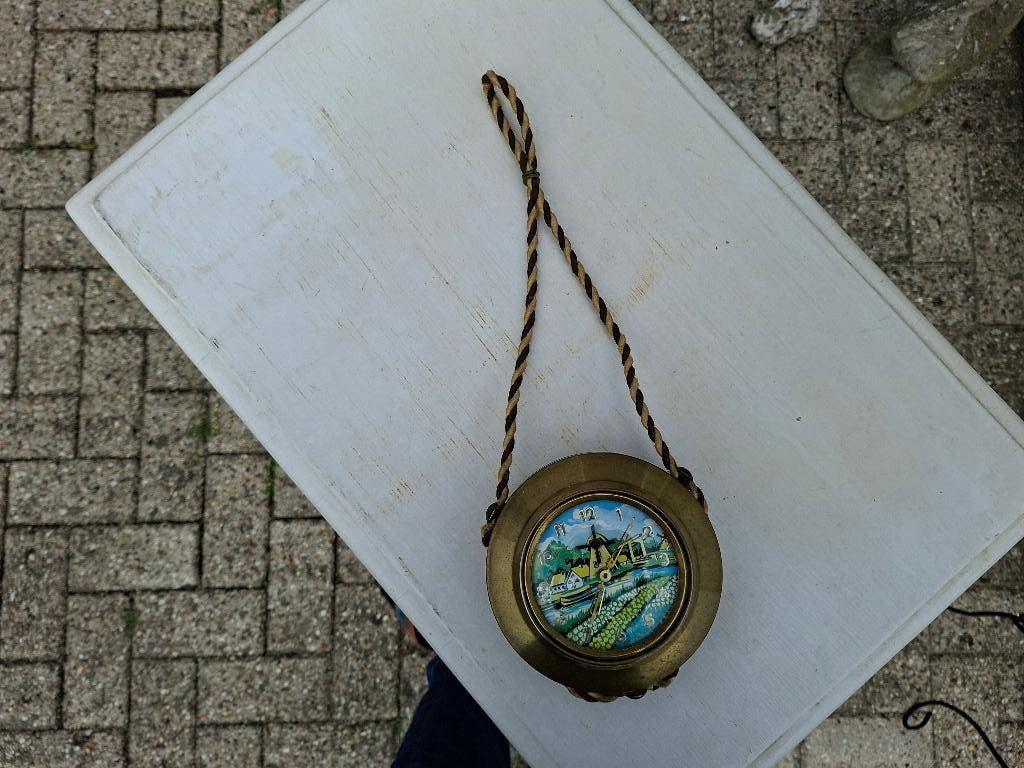 mooie antieke wandklok messing met molen als seconde, Antiek en Kunst, Antiek | Klokken, Ophalen of Verzenden