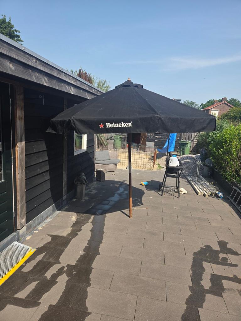 Heineken stokparasol - Zwart met Heineken logo van Borek, Ophalen of Verzenden, Gebruikt, 2 tot 3 meter, Stokparasol