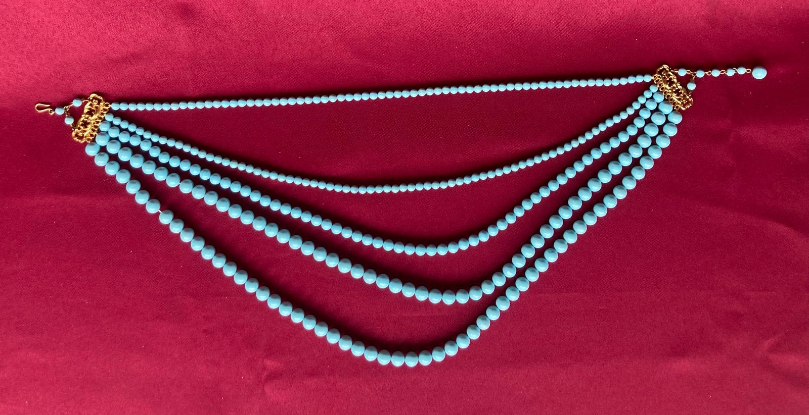 Vintage turquoisekleurige kralenketting met goudkleurige slu, Sieraden, Tassen en Uiterlijk, Ophalen of Verzenden, Gebruikt, Blauw