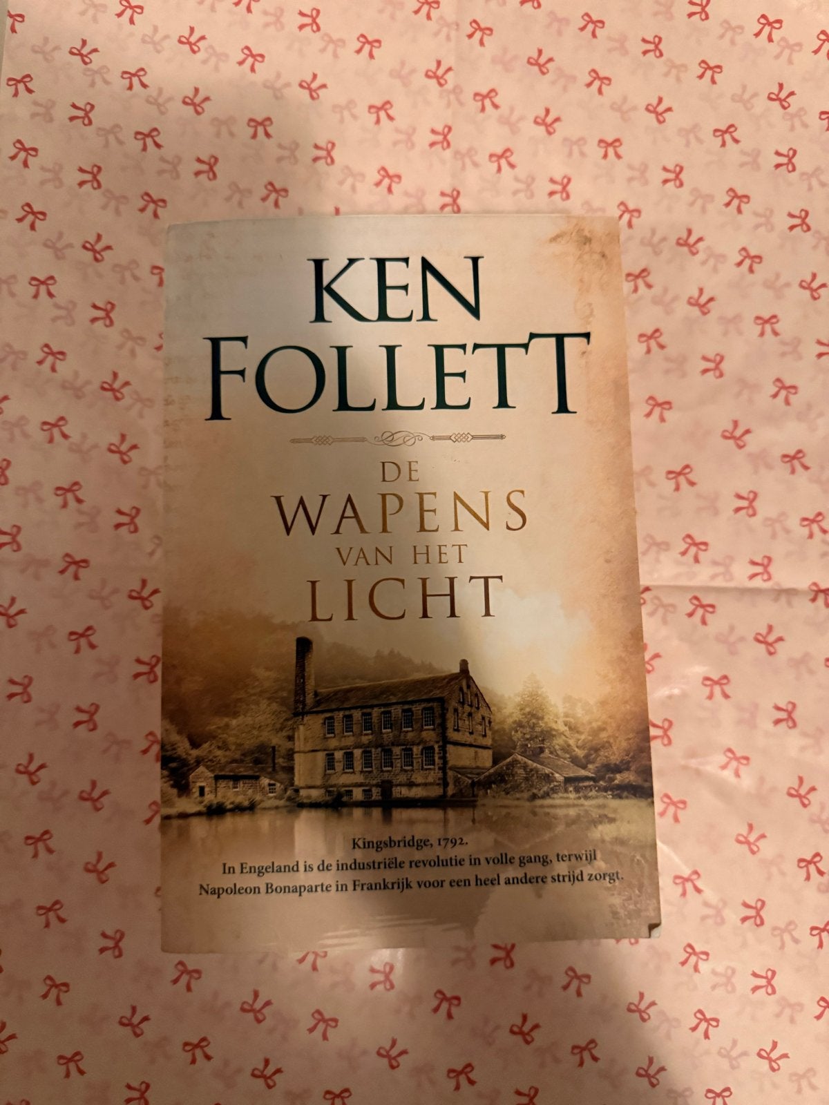 Ken Follett - De Wapens van het Licht (Hardcover), Boeken, Ophalen of Verzenden, Zo goed als nieuw, Nederland