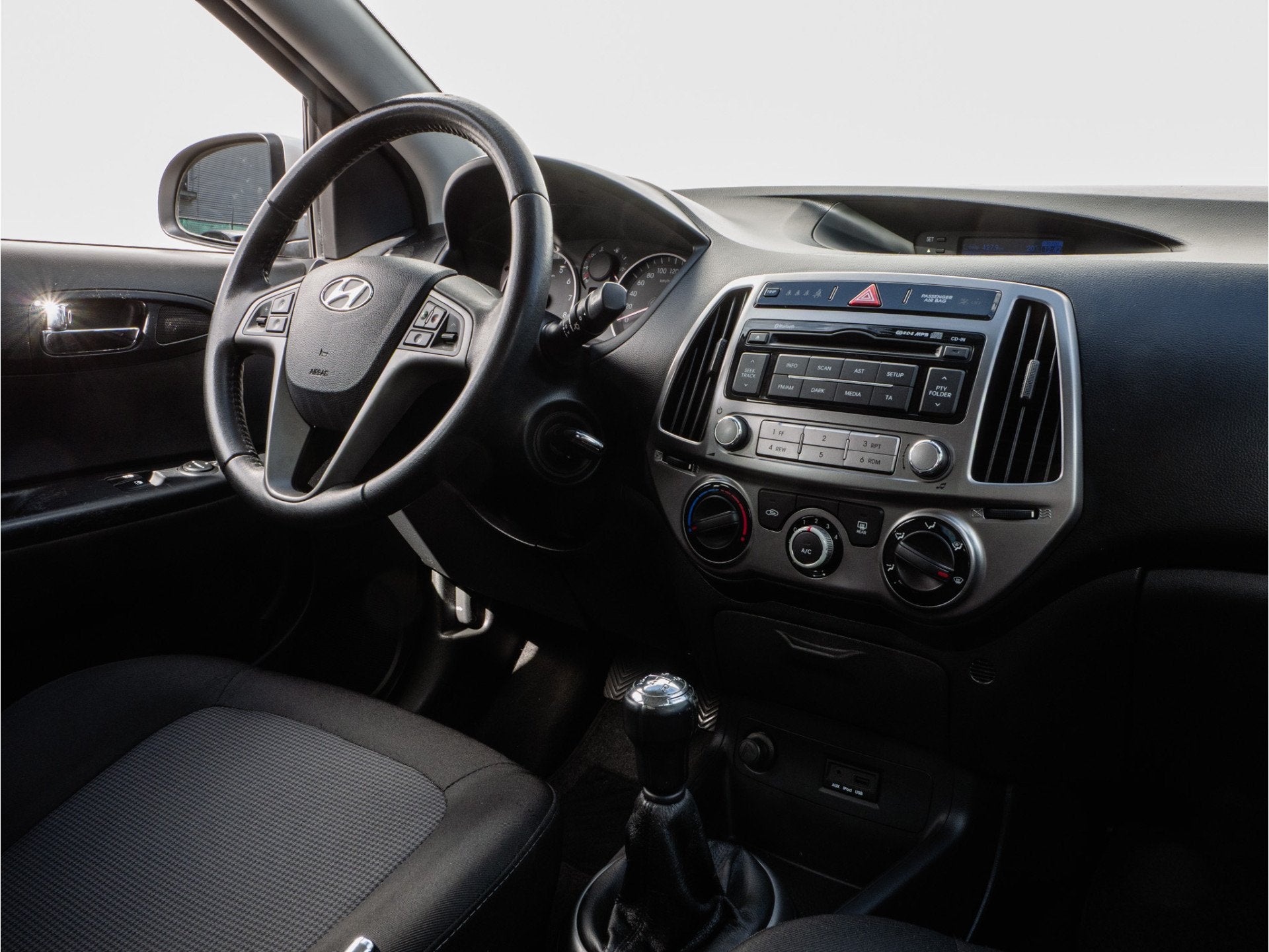 Hyundai i20 1.2i i-Deal Airco/ Elek. ramen/ Tel. bluetooth/, Euro 5, Gebruikt, 4 cilinders, Met garantie (alle)
