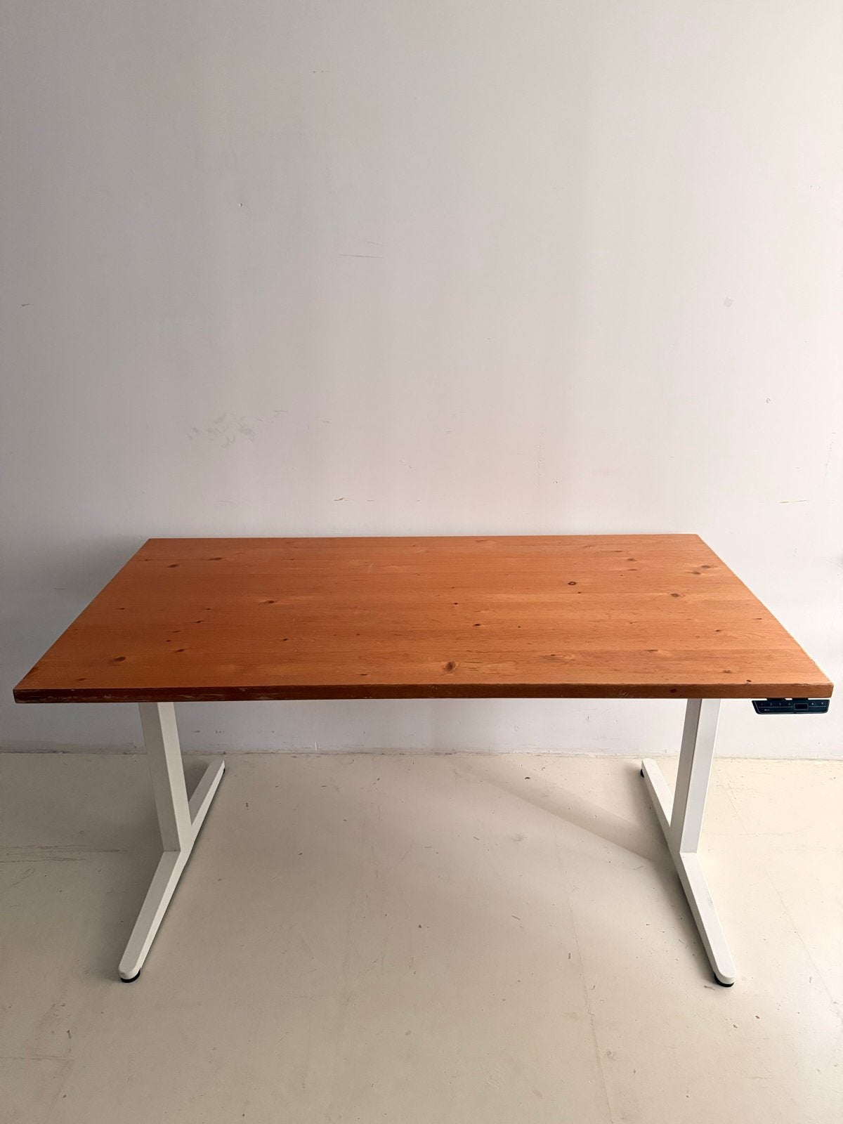 Verstelbaar Thuiswerk Bureau 140x80 cm - Wit Onderstel, Huis en Inrichting, Ophalen, Gebruikt, 100 tot 150 cm, Tot twee personen