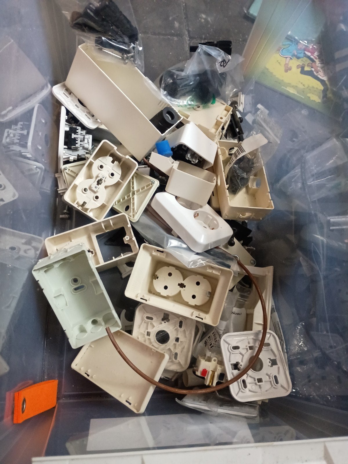 Diverse elektrische onderntacten, schakelaars, k, Ophalen of Verzenden, Nieuw, Overige merken, Stopcontact