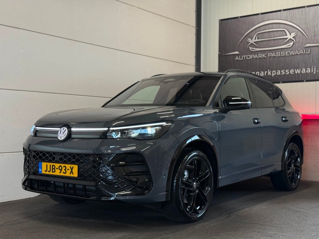 Volkswagen Tiguan 1.5 eHybrid R-Line Edition Pano, ACC, IQ,, Auto's, Volkswagen, Bedrijf, Te koop, Tiguan, 360° camera, ABS, Achteruitrijcamera