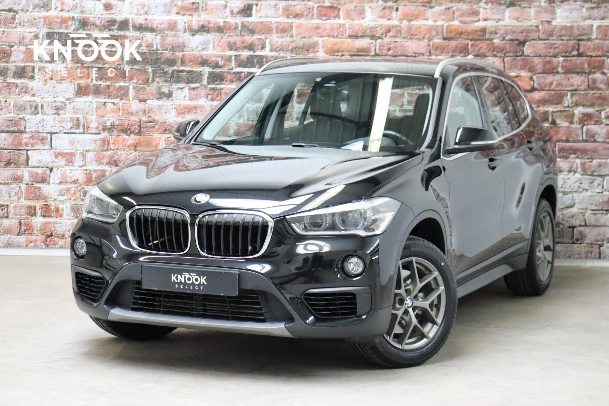 BMW X1 sDrive20i Executive Automaat / Navigatiesysteem Plus