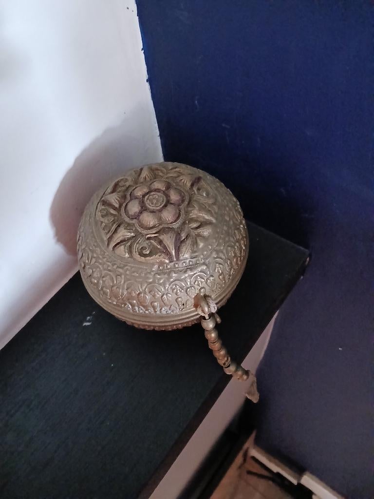 Kalk/Sirih/Betelnootdoos, Verzenden