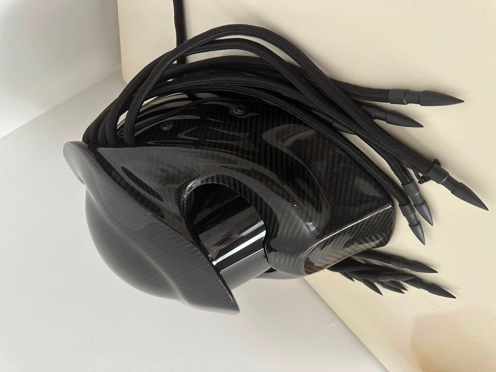 Unieke Predator motorhelm - Carbon look met dreadlocks, M, Heren, Integraalhelm, Tweedehands