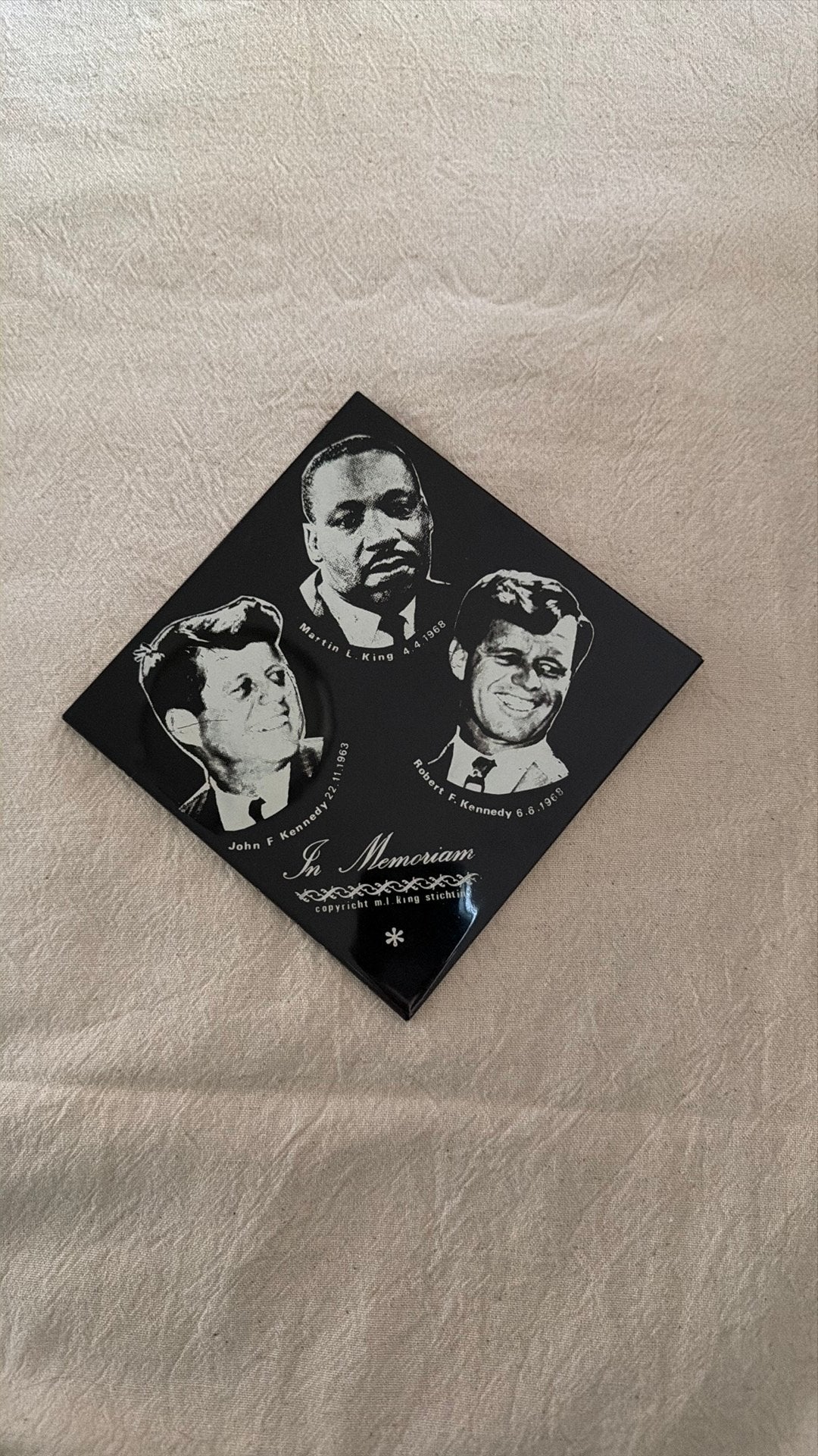 In Memoriam wandtegel JFK, MLK, RFK, Ophalen of Verzenden, Zo goed als nieuw