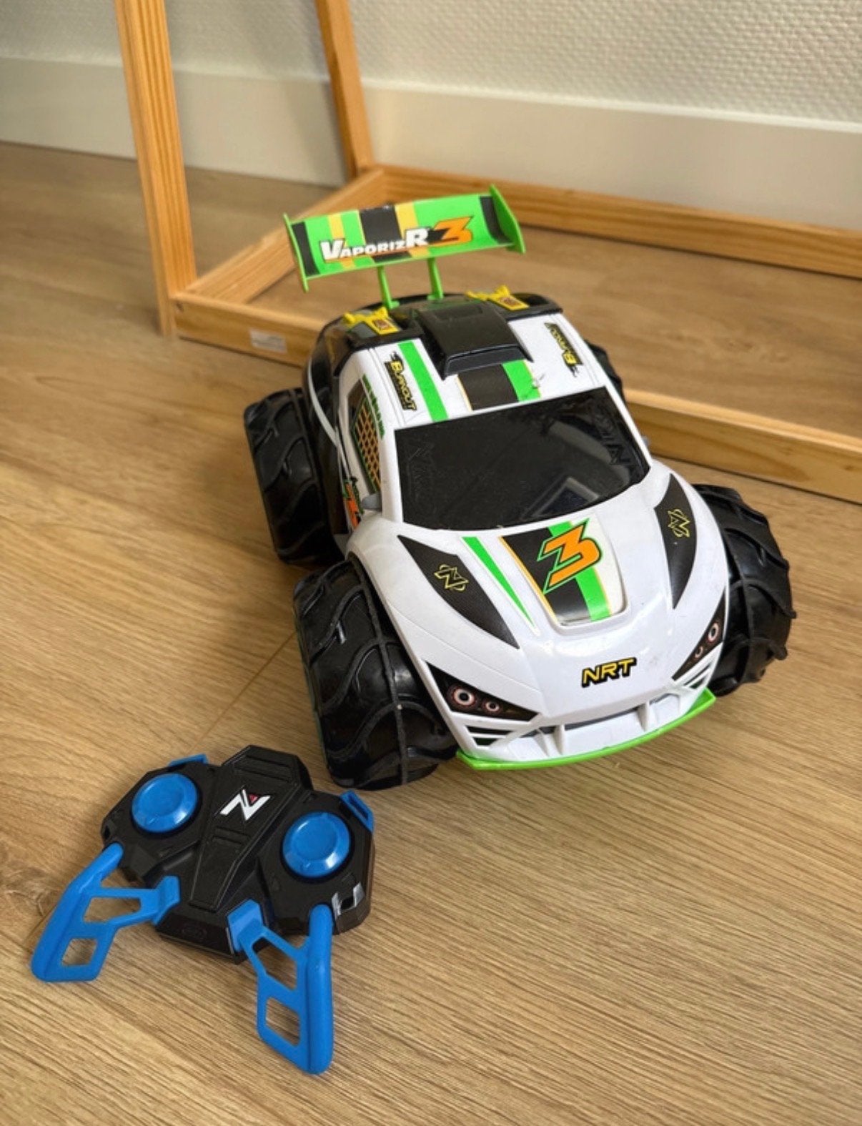 Nikko VaporizR 3 RC Auto - Wit/Groen, Hobby en Vrije tijd, Modelbouw | Radiografisch | Auto's, Elektro, Auto offroad, Ophalen of Verzenden