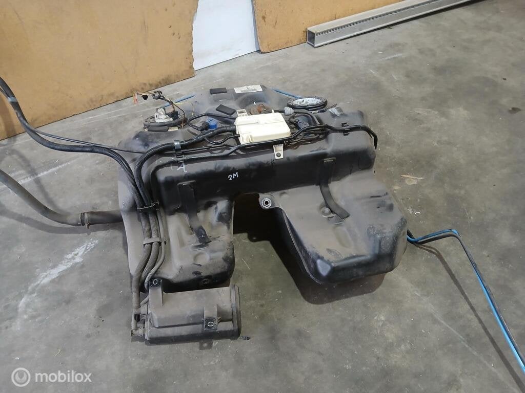 Benzinetank Range Rover L322 4.4 AJV8 benzinepomp tank pomp, Land Rover, Ophalen of Verzenden, Gebruikt, Land Rover