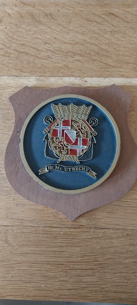 militaria gedenkplaatje Hr Ms Utrecht, Ophalen of Verzenden, Marine, Nederland, Embleem of Badge