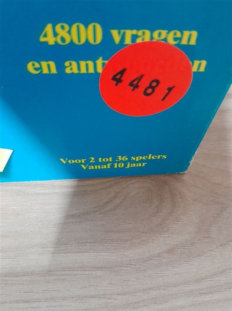 trivial pursuit familie editie - s4481, Hobby en Vrije tijd, Gezelschapsspellen | Bordspellen, Verzenden, Zo goed als nieuw