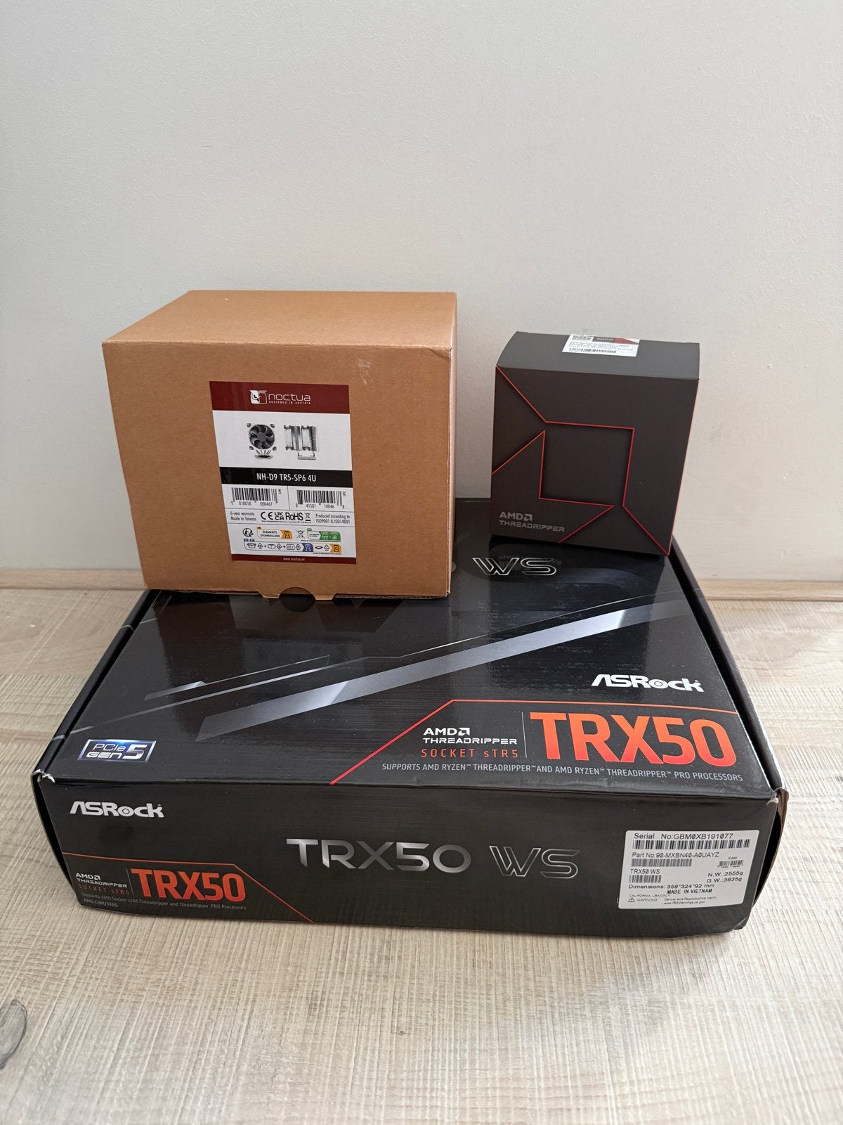 ASRock TRX50 WS + AMD Threadripper 7960X + Noctua NH-D9, Computers en Software, Processors, Ophalen of Verzenden, Nieuw, 24-core