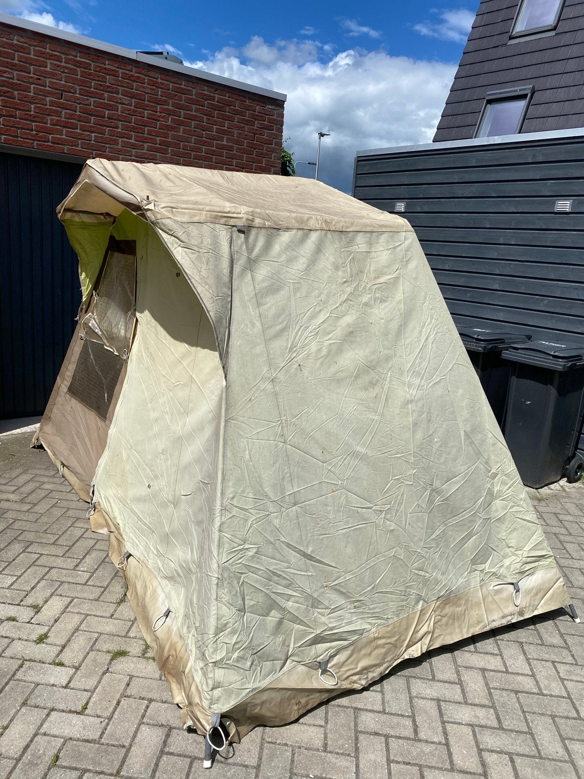 2-persoons bungalowtent met slaapcabine, Ophalen of Verzenden, Zo goed als nieuw, Tot en met 2