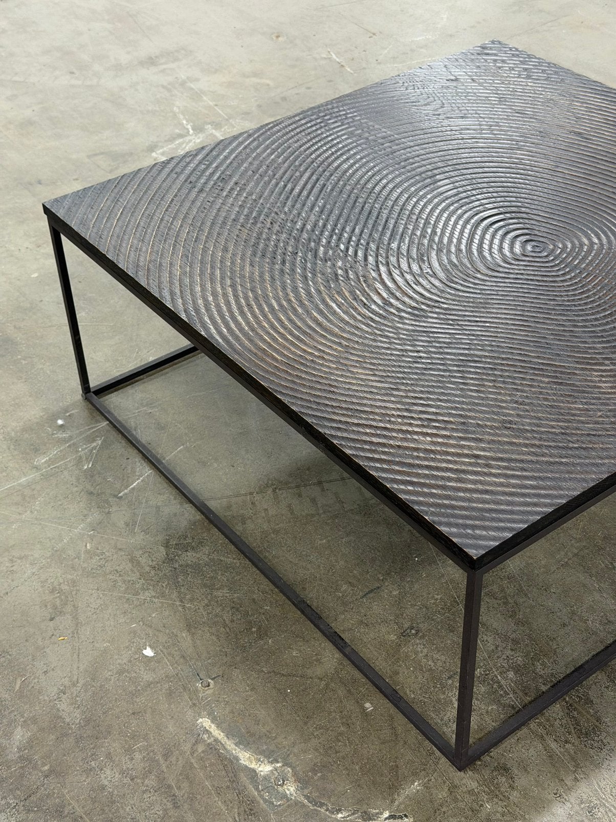 Linteloo Log  80x80cm | Salontafel | 2x, Eikenhout, 50 tot 100 cm, Vierkant, Zo goed als nieuw