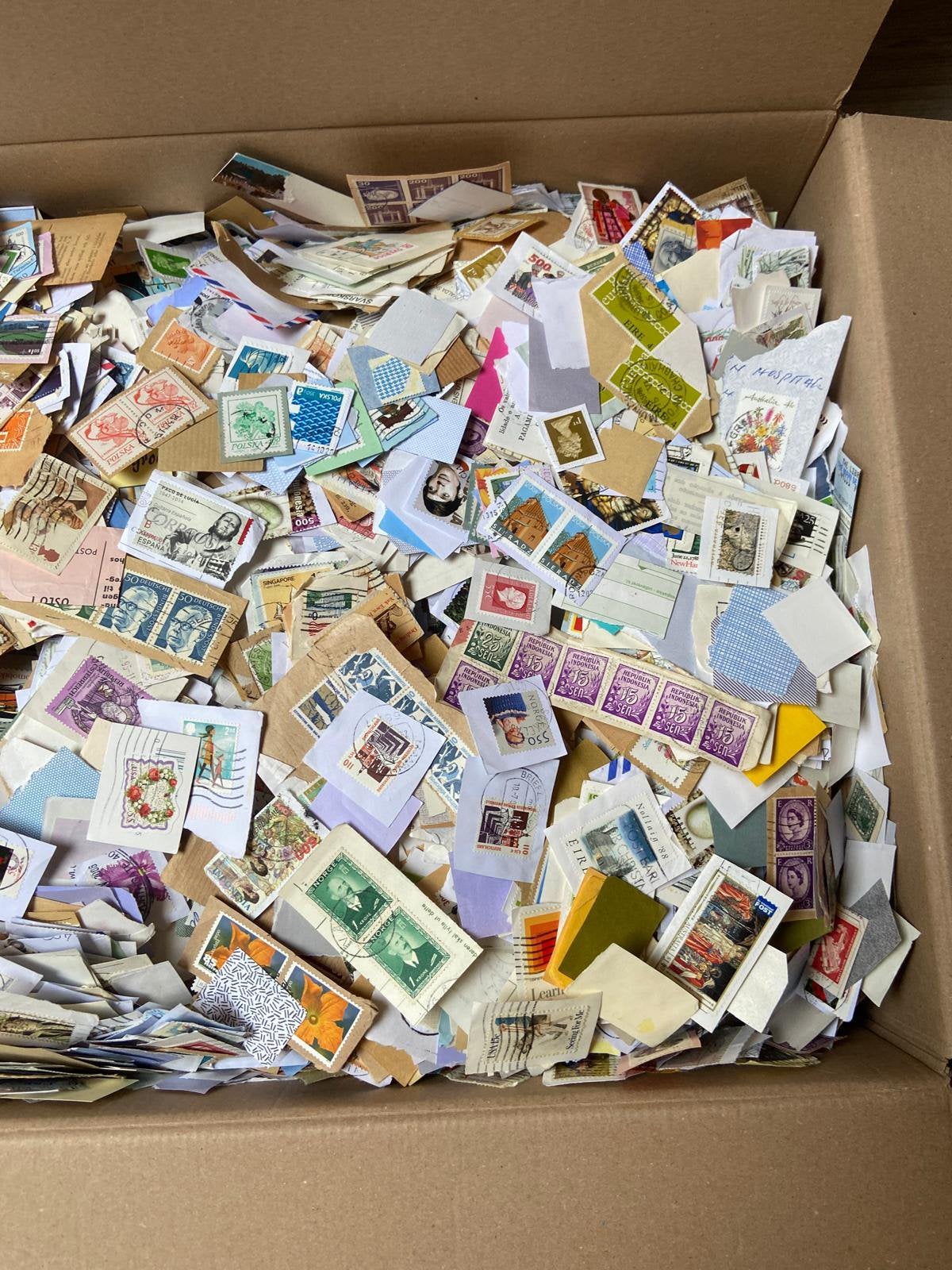 Bijna 10kg wereld postzegels, Postzegels en Munten, Ophalen of Verzenden, Buitenland